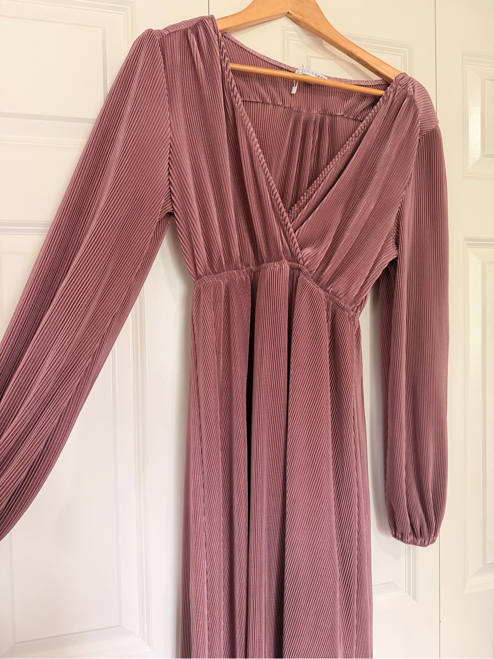 Baltic Born Venus Pleated maxi dress in mauve - Picture 3 of 5